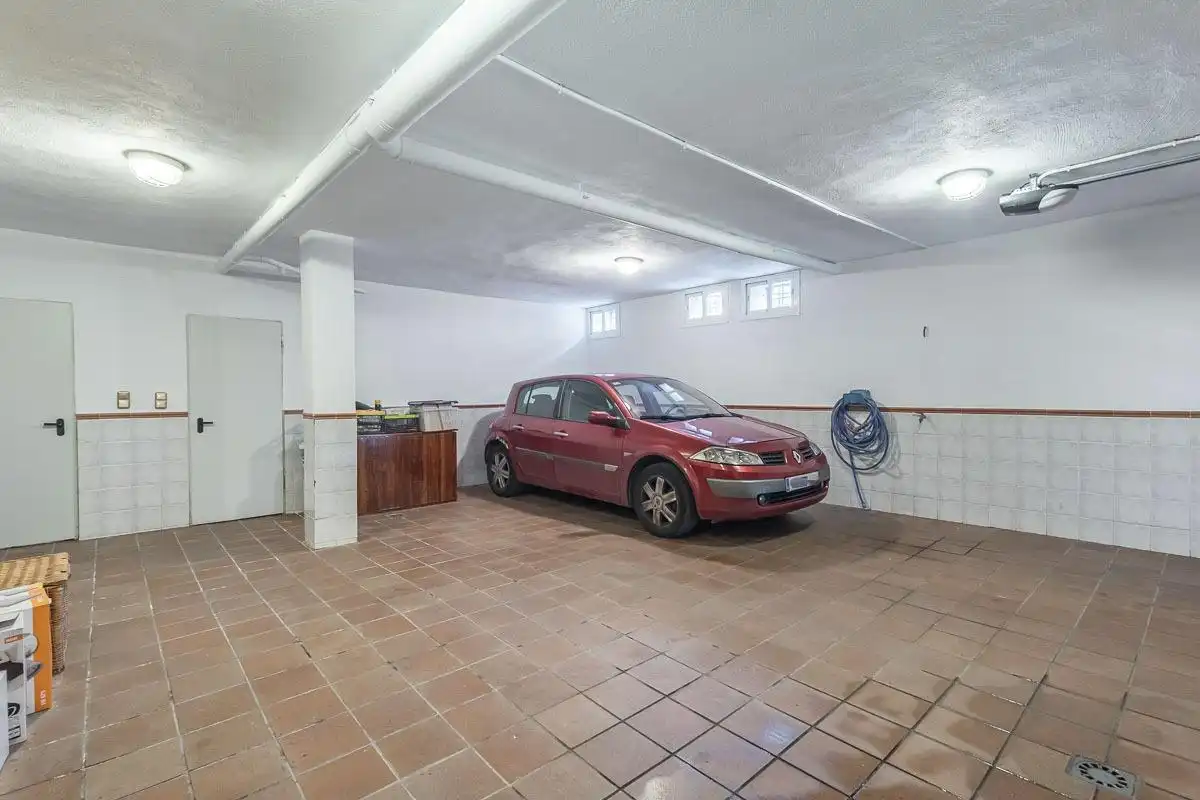 Aparcament de Casa o xalet en venda en Granada amb Aire condicionat, Terrassa i Piscina