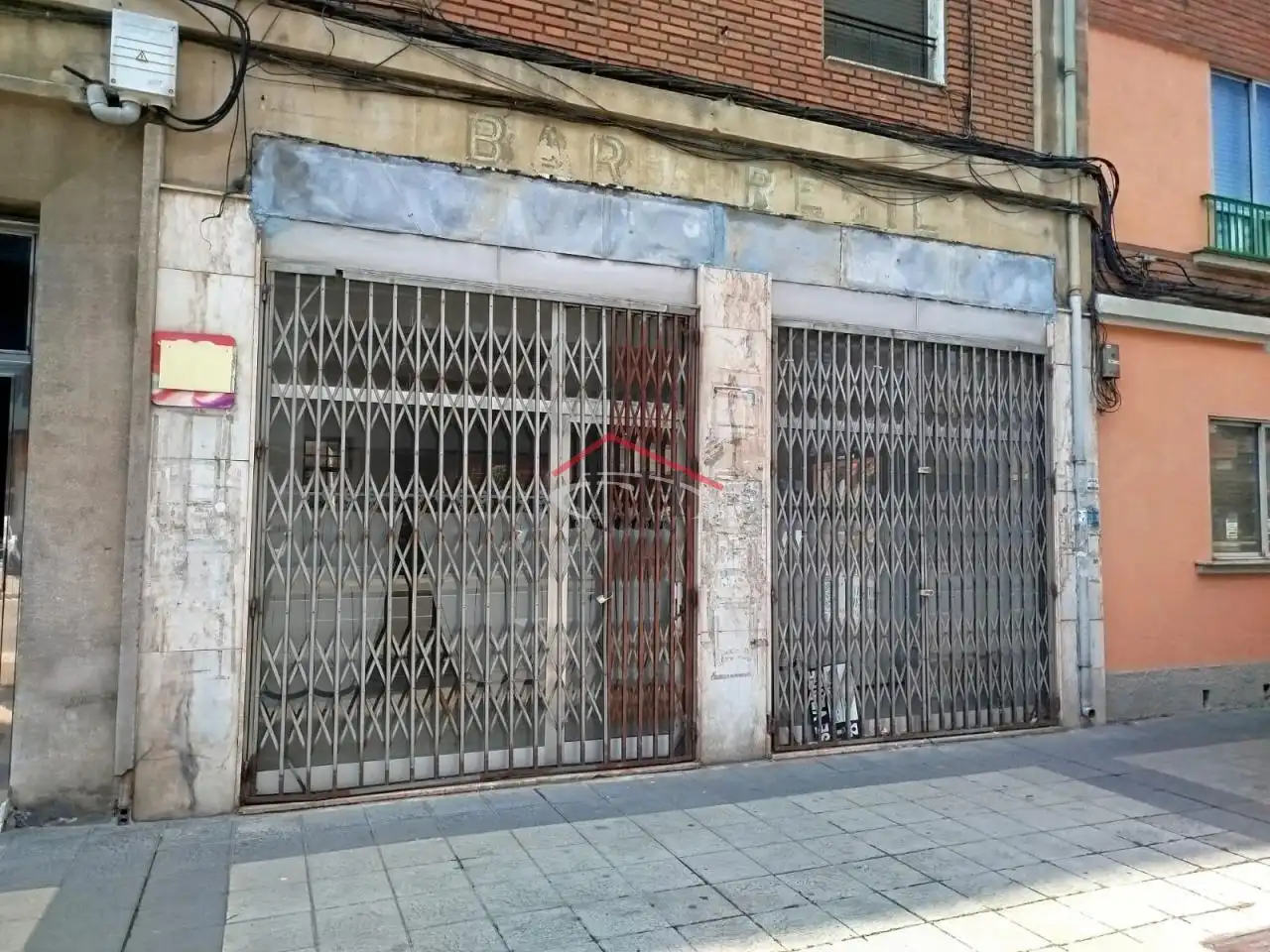 Locale commerciale in vendita a Fernández Ladreda