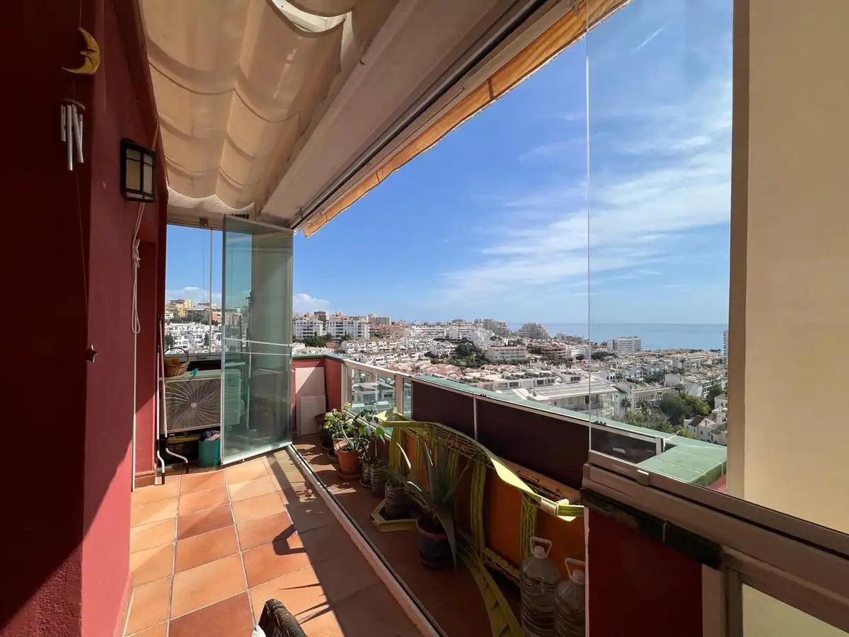 Vista exterior de Àtic en venda en Benalmádena amb Aire condicionat, Calefacció i Piscina