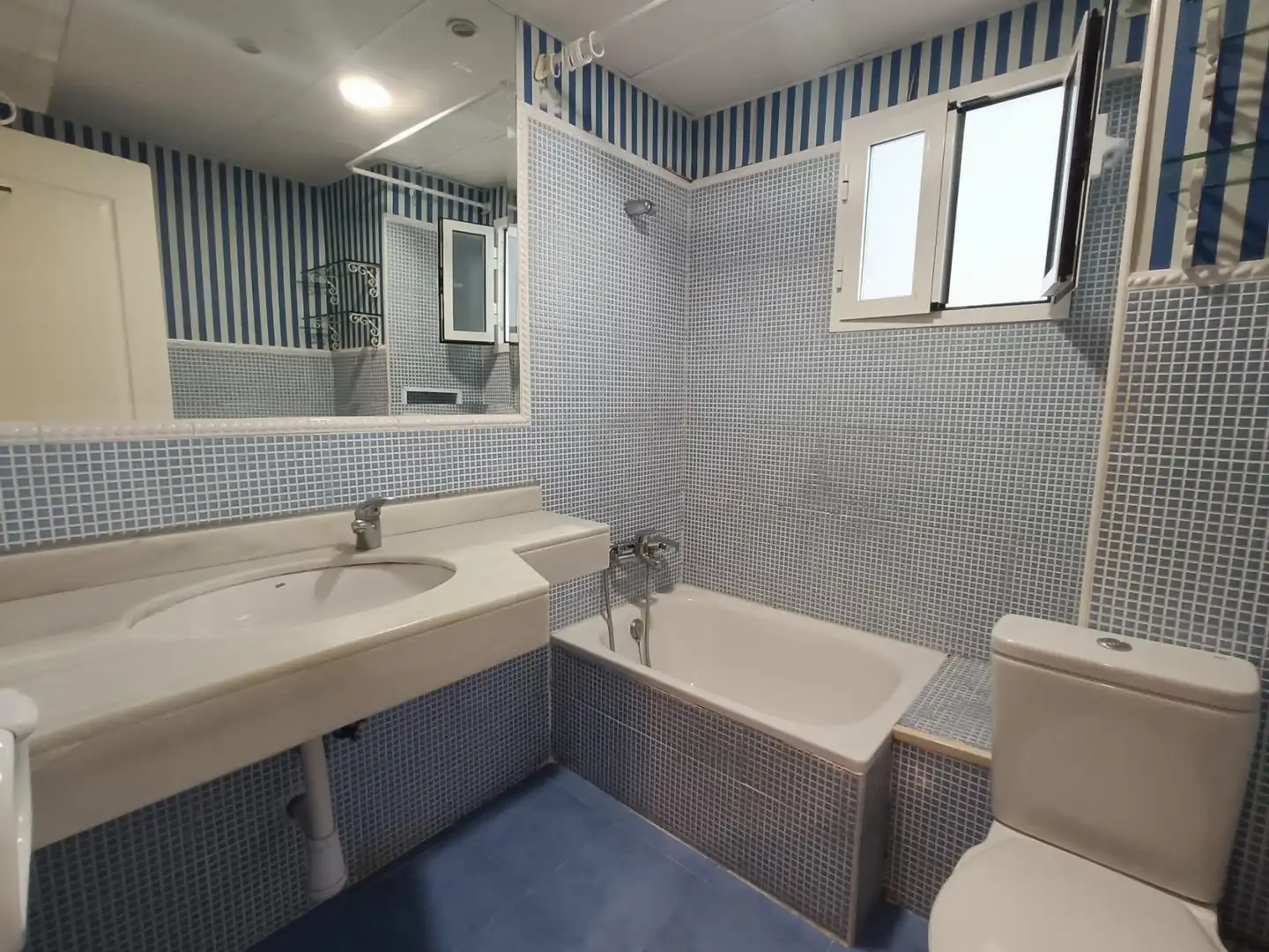 Bathroom of Flat for sale in Jerez de la Frontera  with Heating, Parquet flooring and Balcony