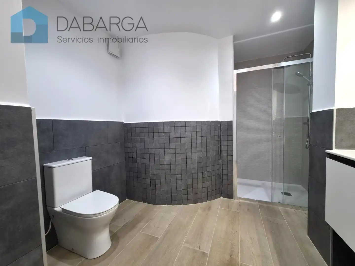 Badezimmer von Wohnung zum Verkauf in Ripollet mit Klimaanlage, Parkett und Terrasse