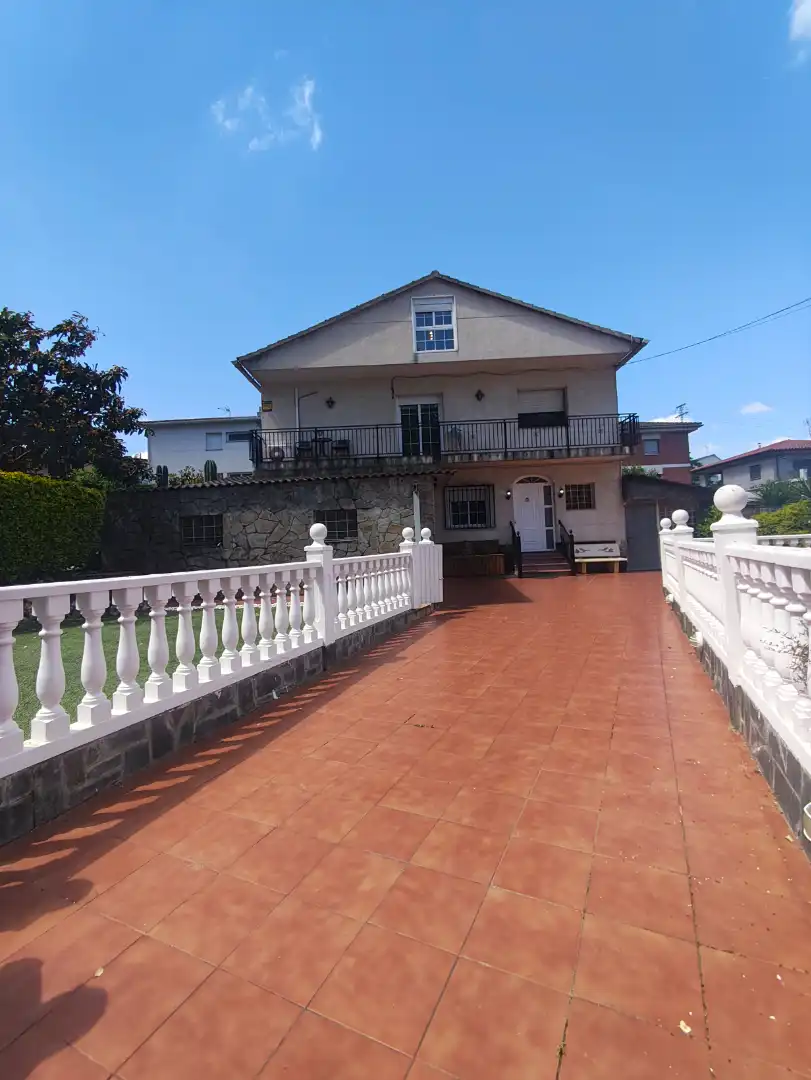 Vista exterior de Casa o chalet en venta en Sant Esteve Sesrovires con Aire acondicionado, Calefacción y Jardín privado