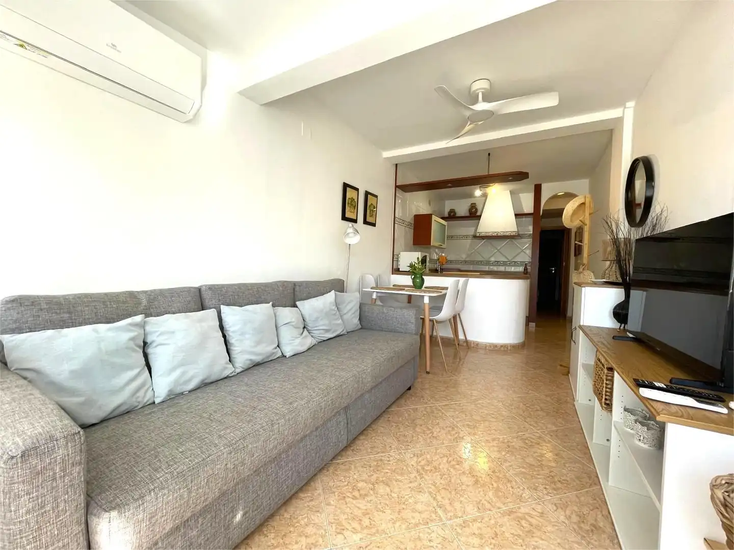 Sala de estar de Apartamento de alquiler en El Rompido con Aire acondicionado y Amueblado