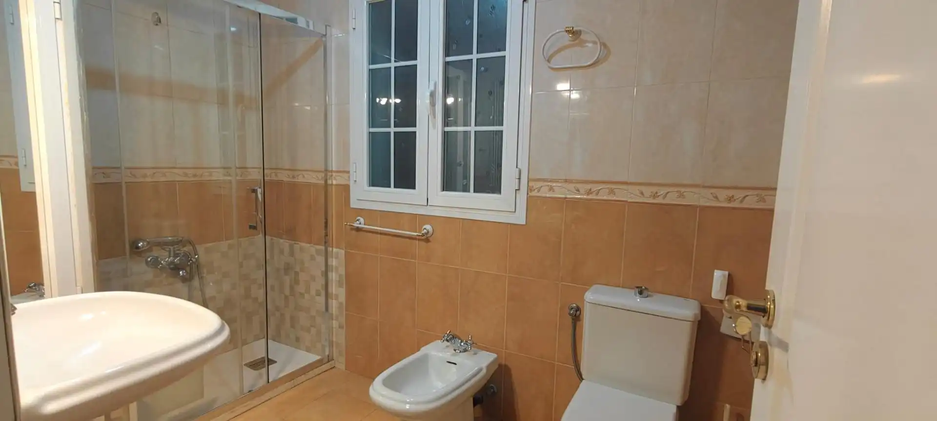 Badezimmer von Wohnung zur untervermieten in Beiro