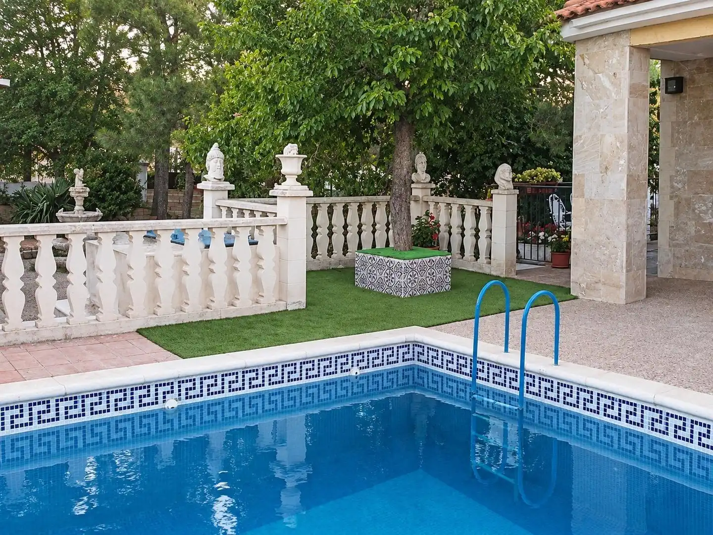 Piscina de Finca rústica en venda en La Almarcha  amb Calefacció, Jardí privat i Piscina