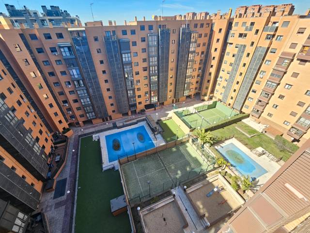 Piso en Venta en Calle de la Maquinilla, 15 en Palomeras Sureste