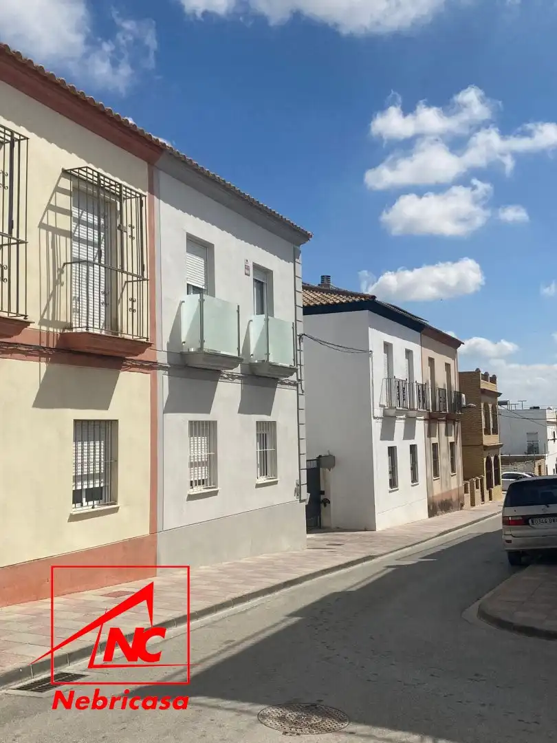 Vista exterior de Casa o chalet en venta en Las Cabezas de San Juan con Terraza, Trastero y Balcón
