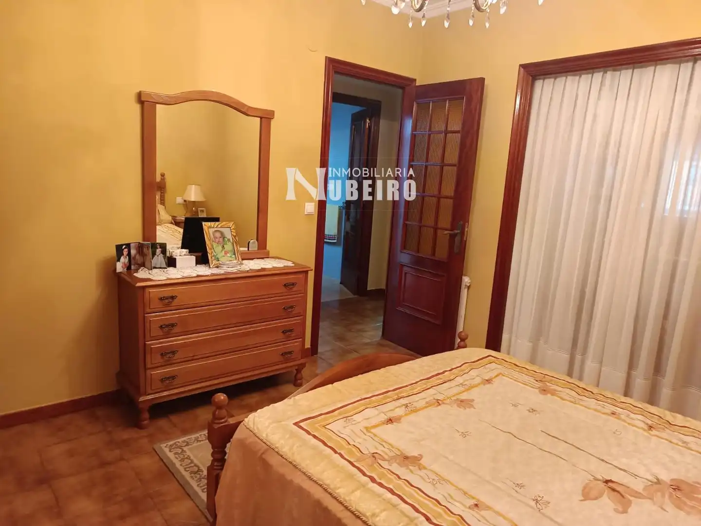 Dormitori de Casa o xalet en venda en Lugo amb Calefacció, Terrassa i Moblat