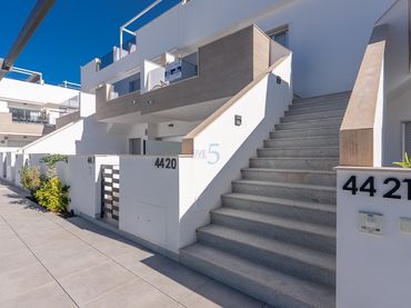 Flat with balcony for sale in Pilar de la Horadada ciudad