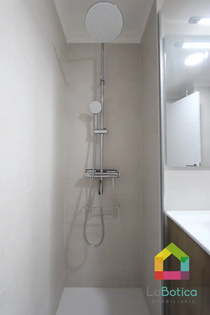 Bathroom of Flat for sale in Toledo  with Air Conditioner and Heating