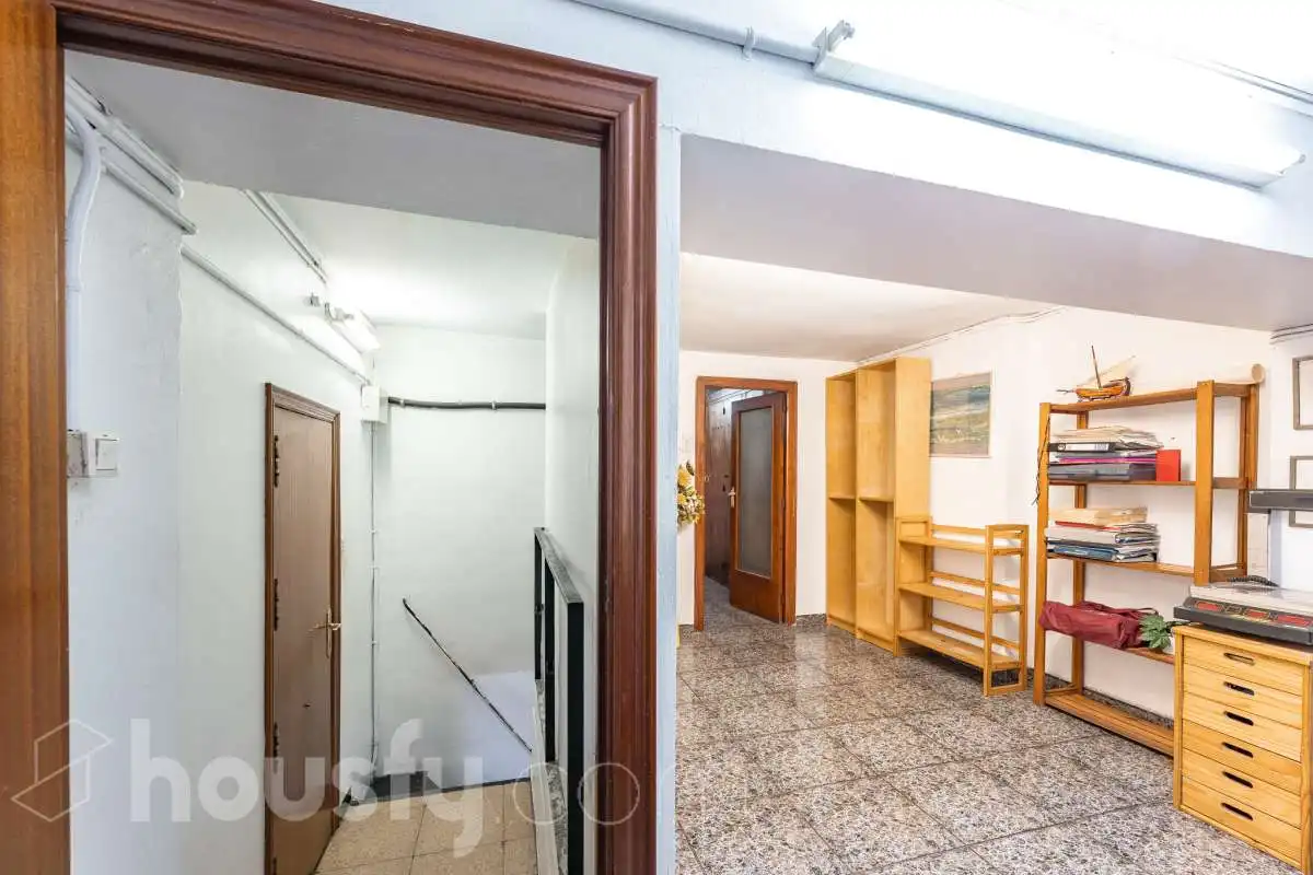 Commercial properties for sale in Barcelona  with Air Conditioner and Furnished