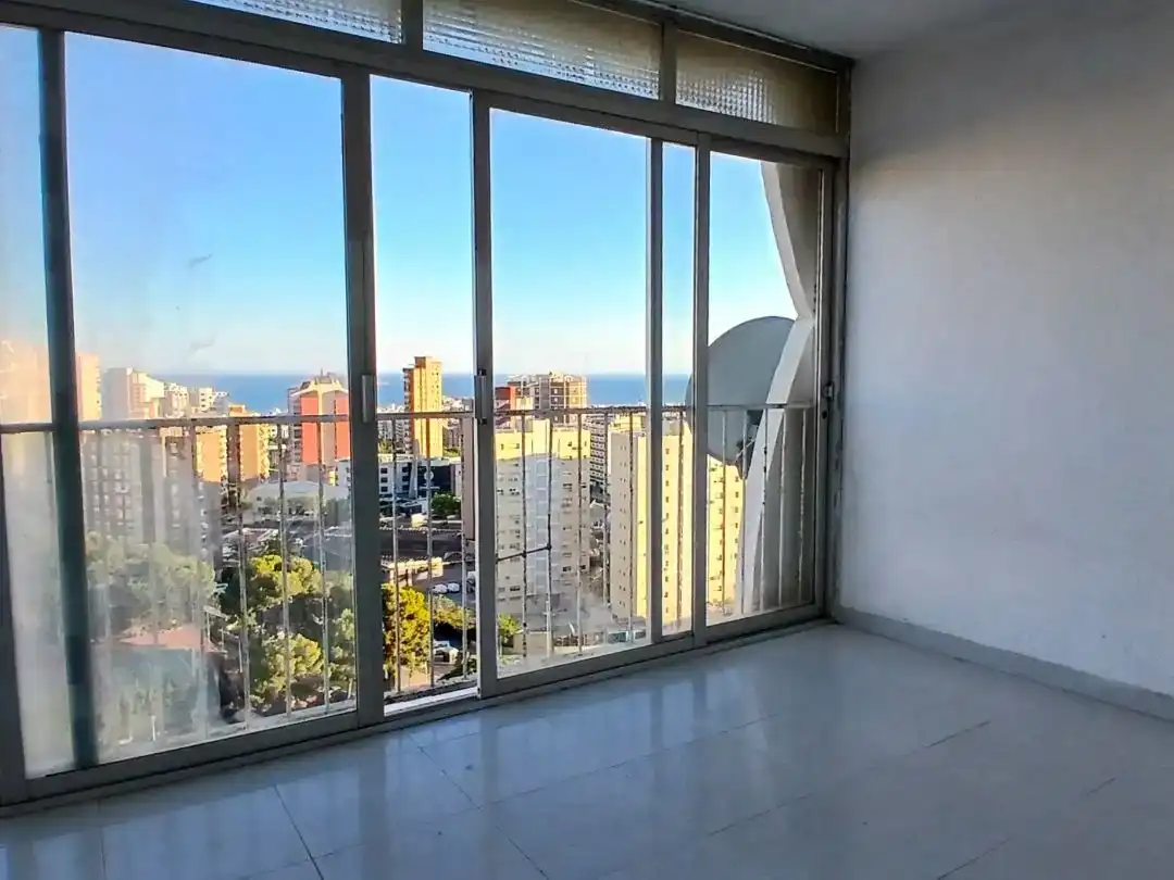Dormitori de Apartament en venda en Benidorm amb Piscina