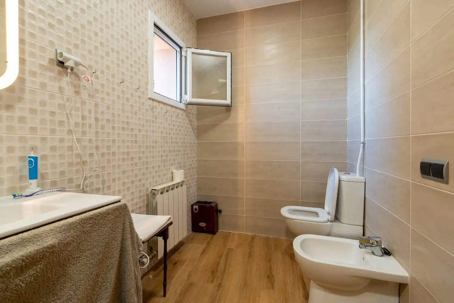 Badezimmer von Country house zum Verkauf in Tortosa mit Privatgarten, Terrasse und Abstellraum