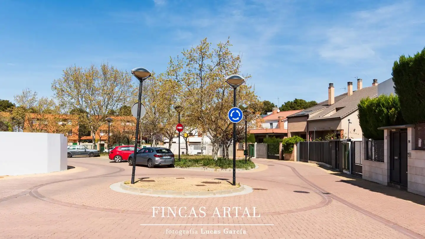 Vista exterior de Casa o chalet en venta en Zaragoza con Aire acondicionado, Calefacción y Jardín privado
