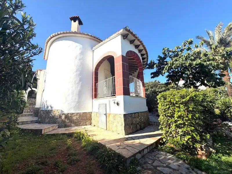 Außenansicht von Haus oder Chalet zum Verkauf in Dénia mit Klimaanlage, Privatgarten und Terrasse