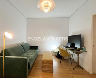 Sala d'estar de Apartament de lloguer en  Madrid Capital amb Calefacció i Moblat