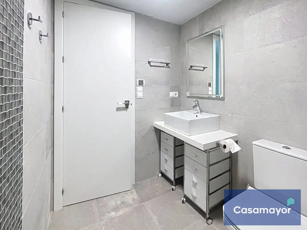 Baño de Piso de alquiler en Alicante / Alacant con Aire acondicionado, Calefacción y Trastero