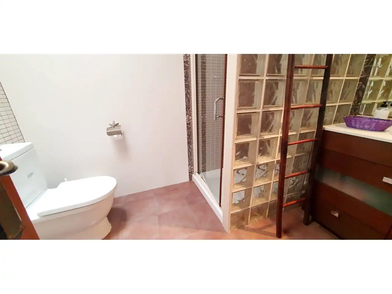 Baño de Casa adosada en venta en Roquetas de Mar con Aire acondicionado, Calefacción y Jardín privado