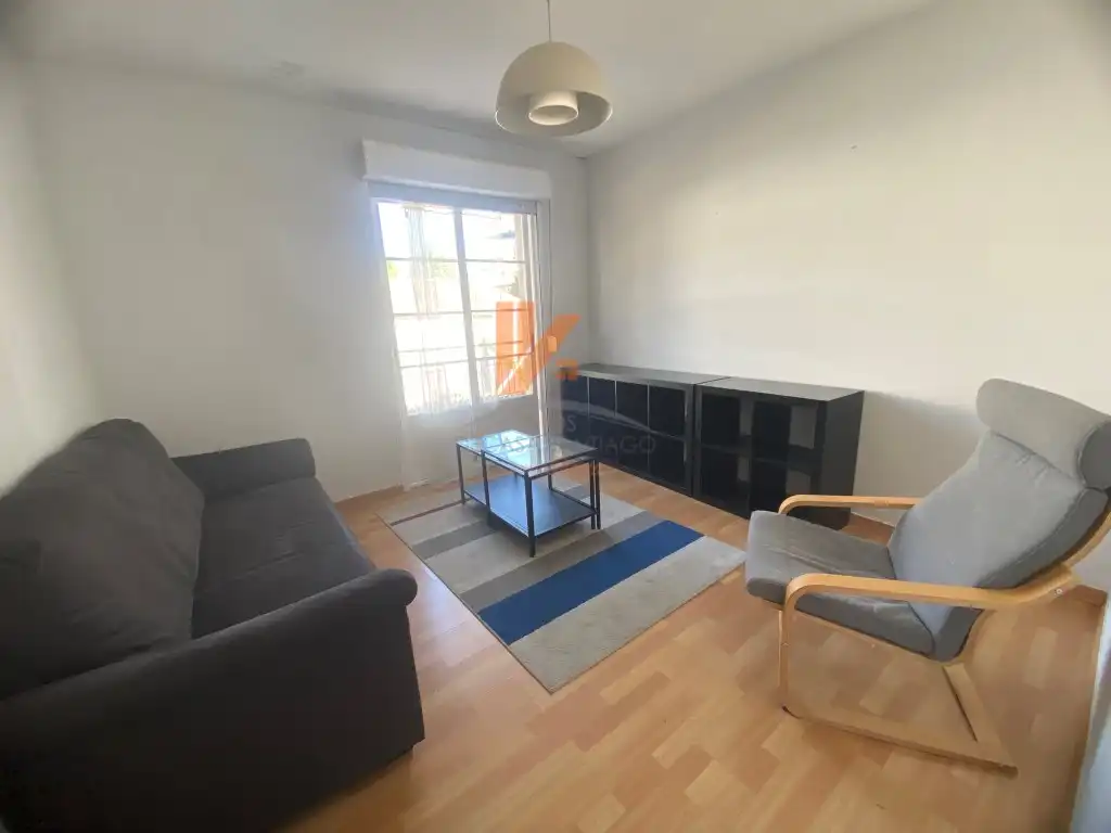 Sala d'estar de Pis de lloguer en Santiago de Compostela  amb Moblat