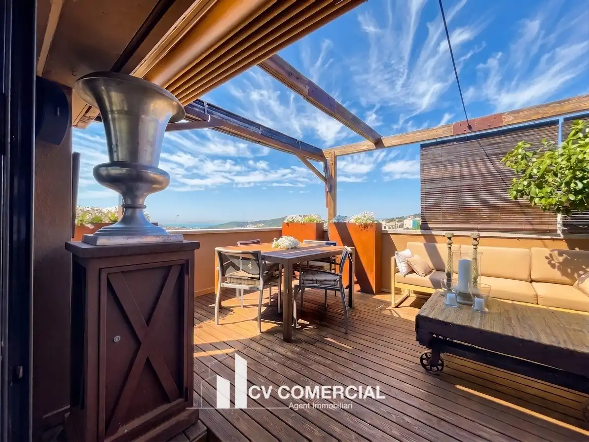 Terraza de Ático en venta en Tiana con Aire acondicionado, Calefacción y Parquet