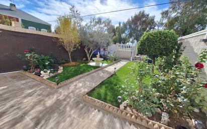 Jardí de Casa o xalet en venda en Serranillos del Valle amb Aire condicionat i Parquet