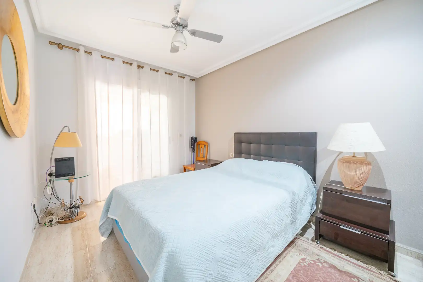 Habitación de Casa adosada en venta en Guardamar del Segura con Aire acondicionado, Jardín privado y Terraza