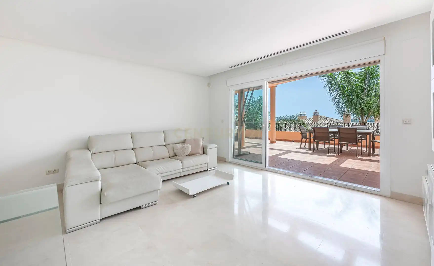 Sala d'estar de Apartament en venda en Marbella amb Aire condicionat, Traster i Forn
