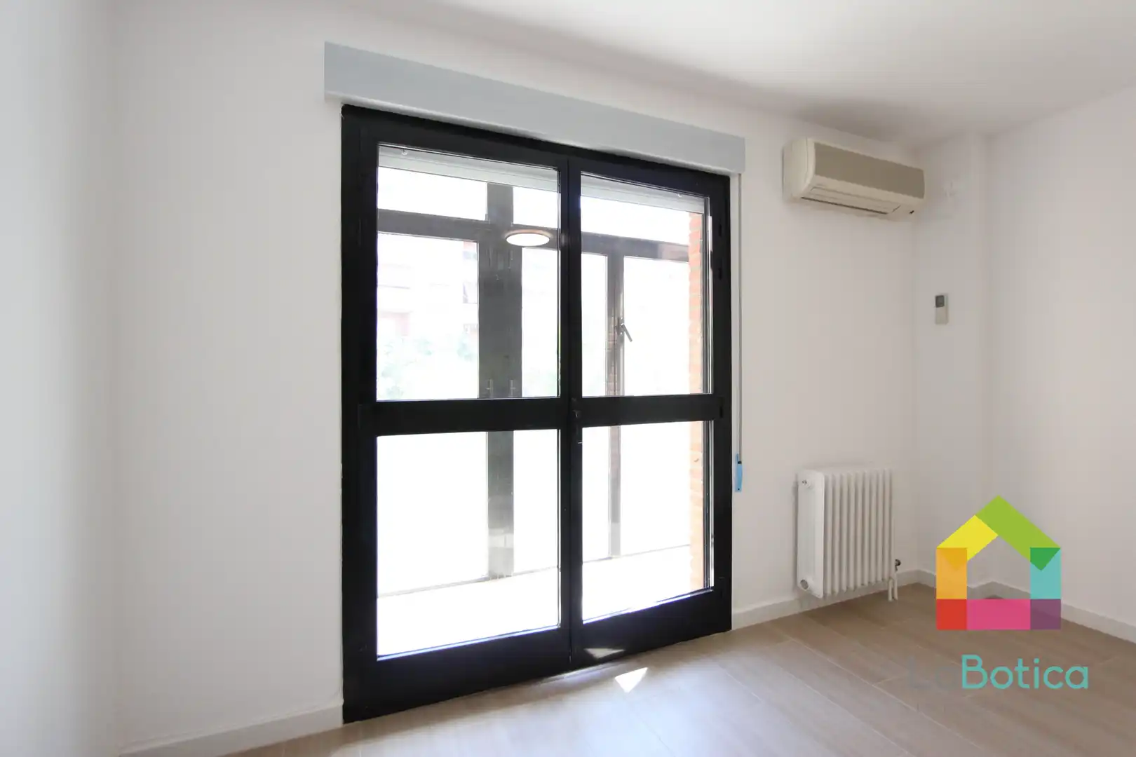 Flat for sale in Toledo  with Air Conditioner and Heating