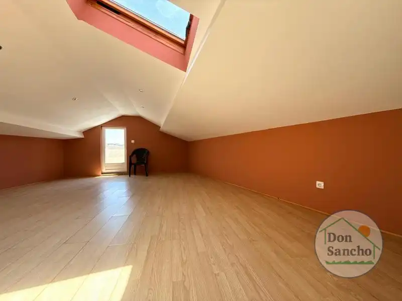 Casa adosada en venta en Santovenia de Pisuerga con Calefacción y Terraza