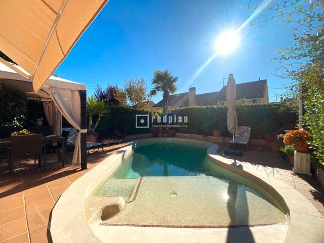 Casa-chalet en Venta en Centro