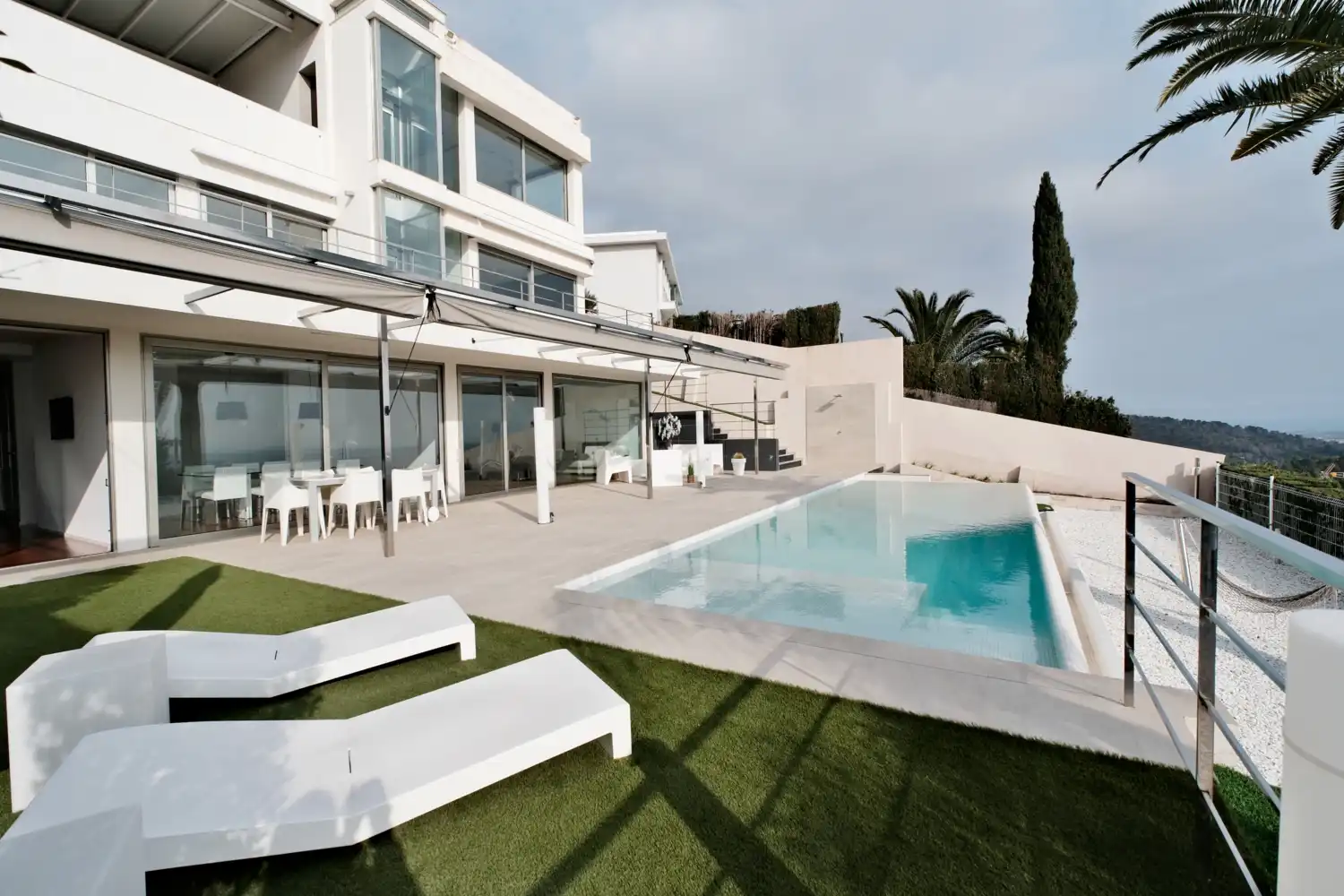 Piscina de Casa o xalet en venda en Sagunto / Sagunt amb Aire condicionat, Calefacció i Jardí privat