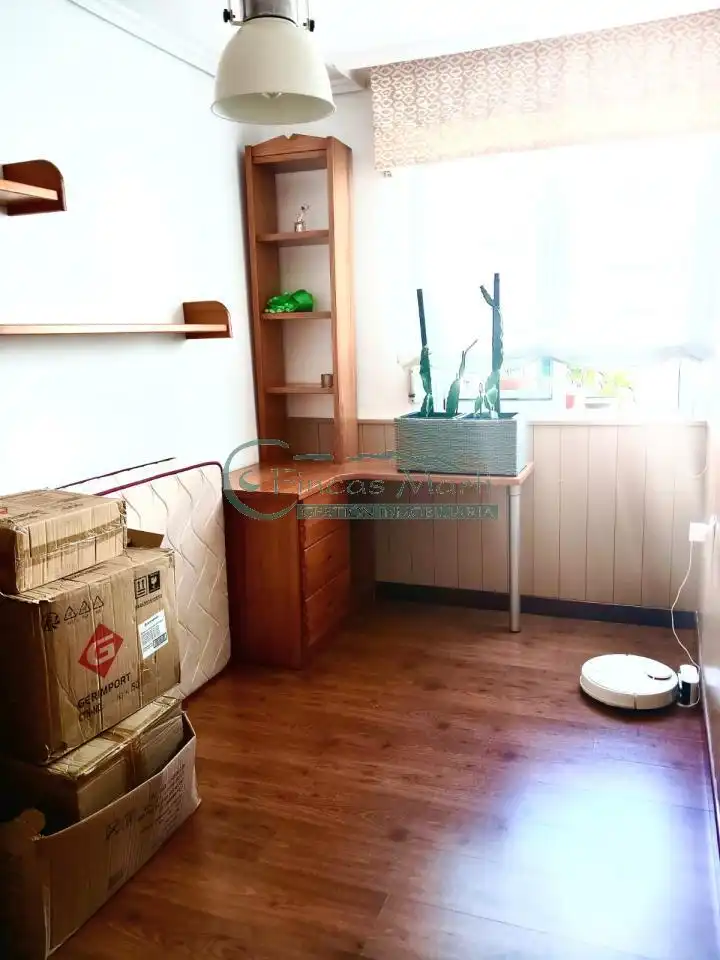 Habitación de Piso en venta en Vigo  con Trastero y Amueblado