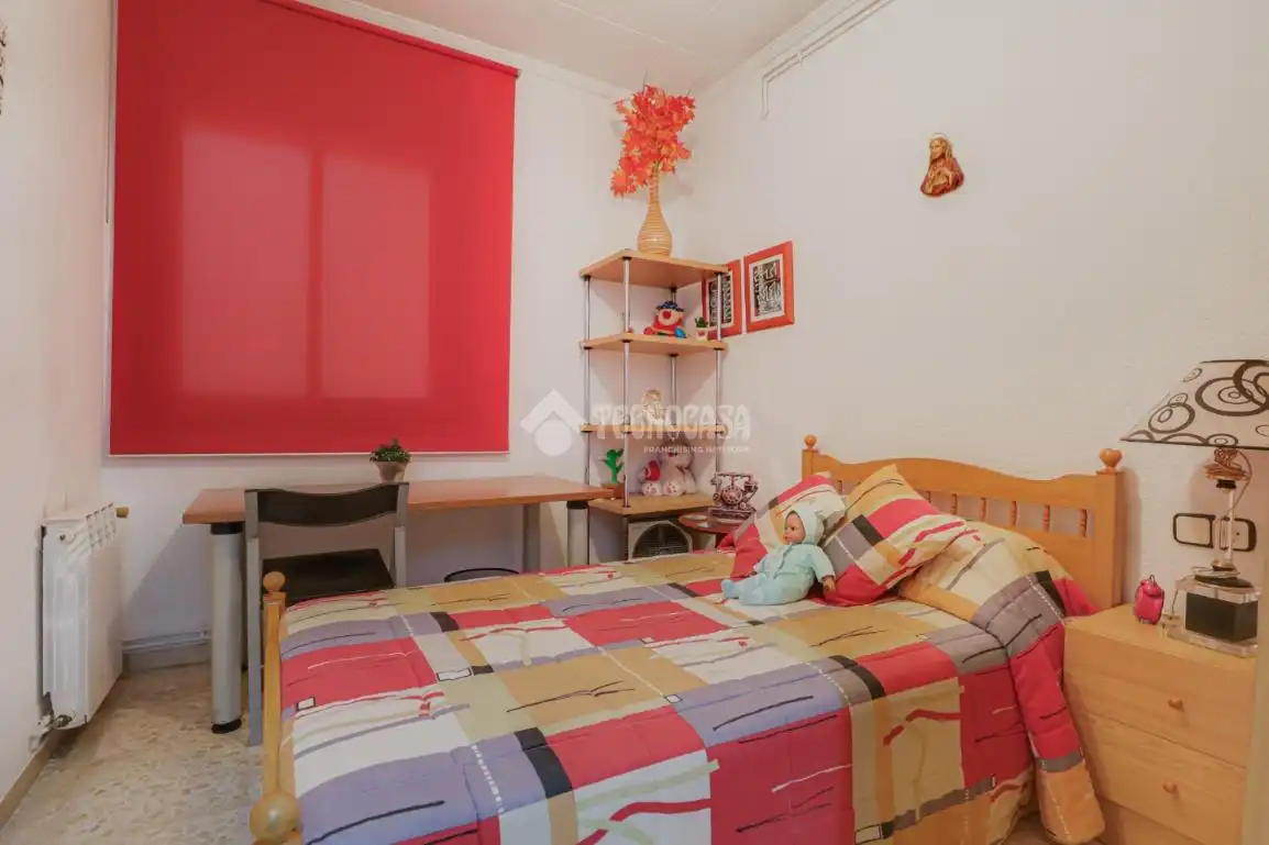 Schlafzimmer von Einfamilien-Reihenhaus zum Verkauf in Montcada i Reixac mit Heizung, Terrasse und Balkon