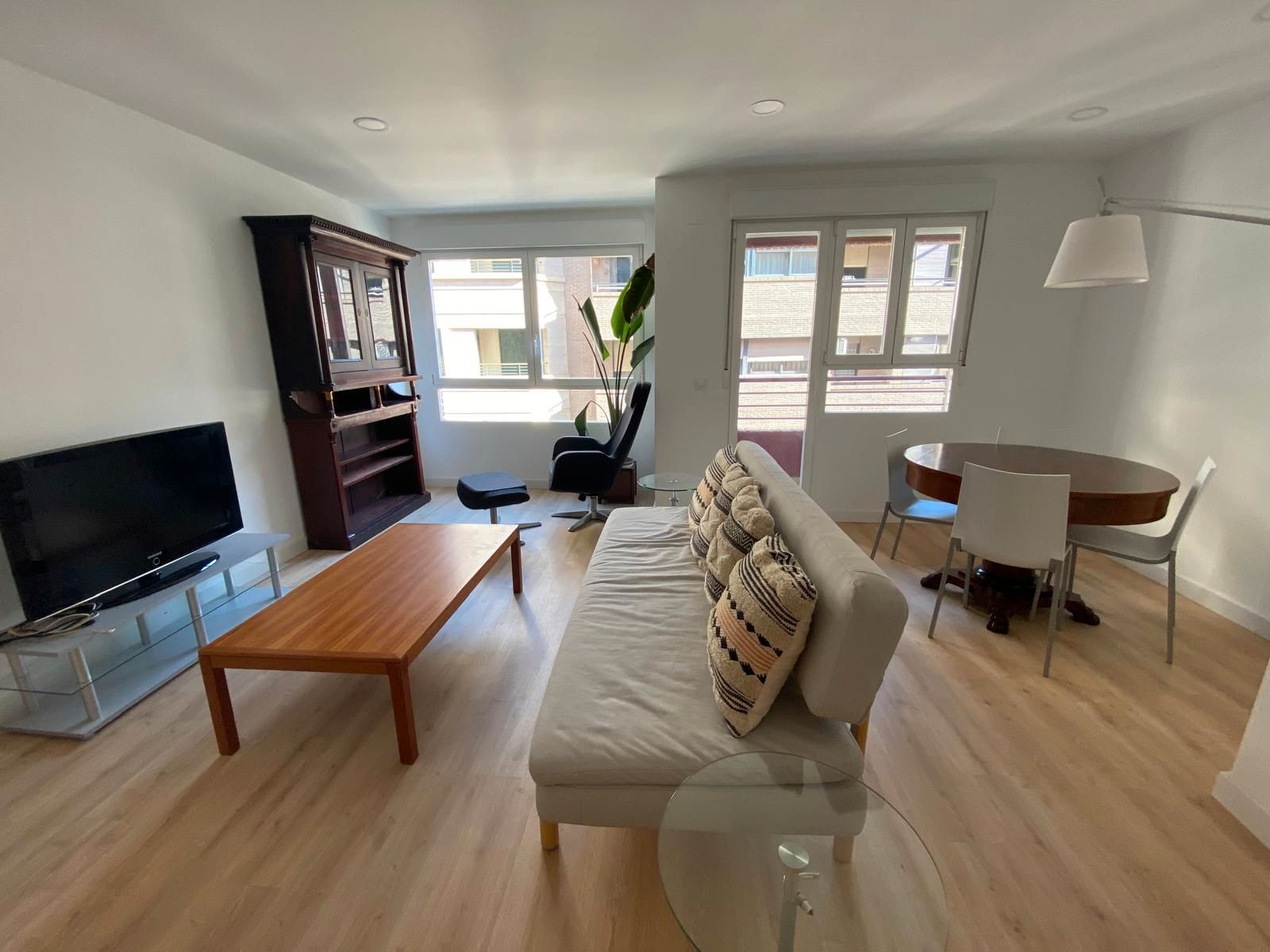 Living room of Flat to rent in  Albacete Capital  with Air Conditioner, Heating and Parquet flooring