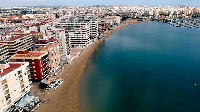 Vista exterior de Apartamento en venta en Torrevieja con Aire acondicionado, Amueblado y Horno