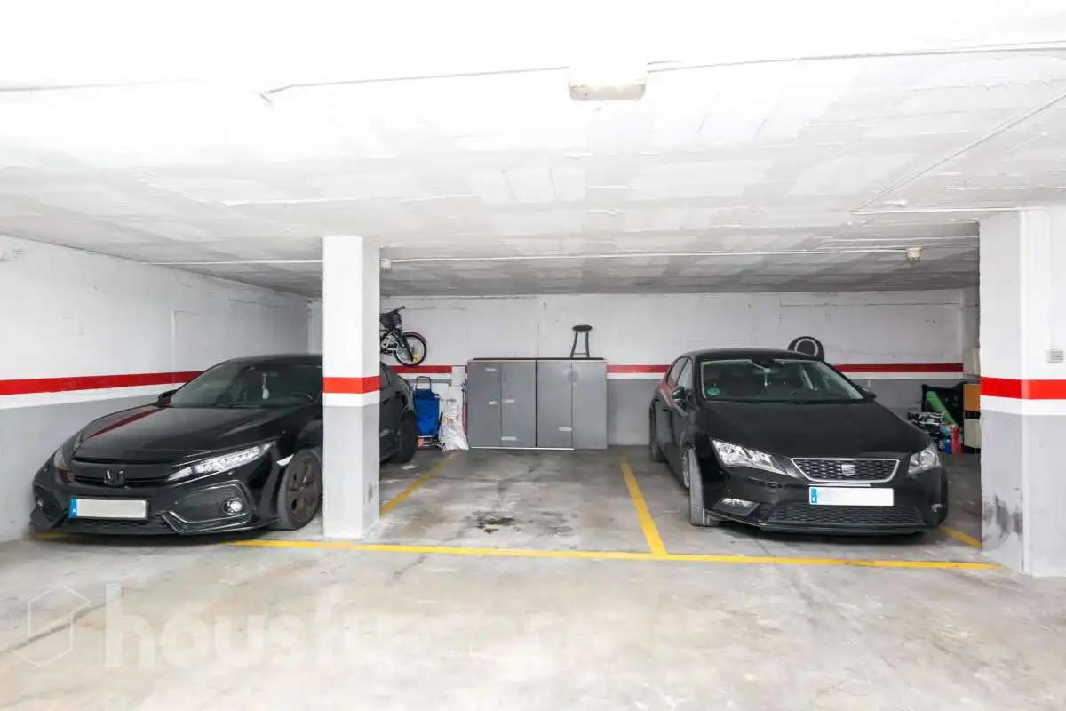 Aparcament de Dúplex en venda en Vallirana amb Calefacció, Terrassa i Balcó