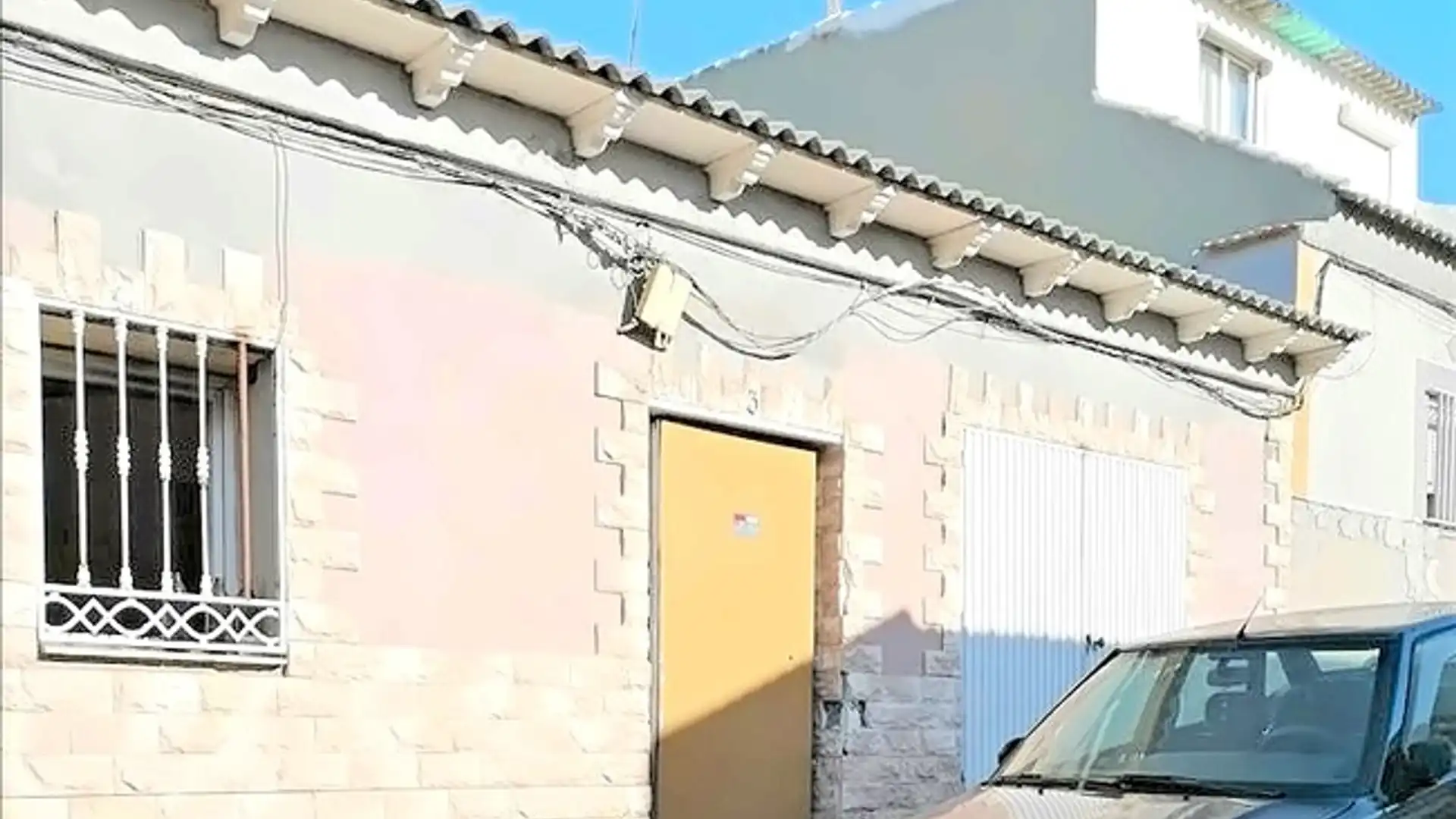 Vista exterior de Casa adosada en venda en Puertollano