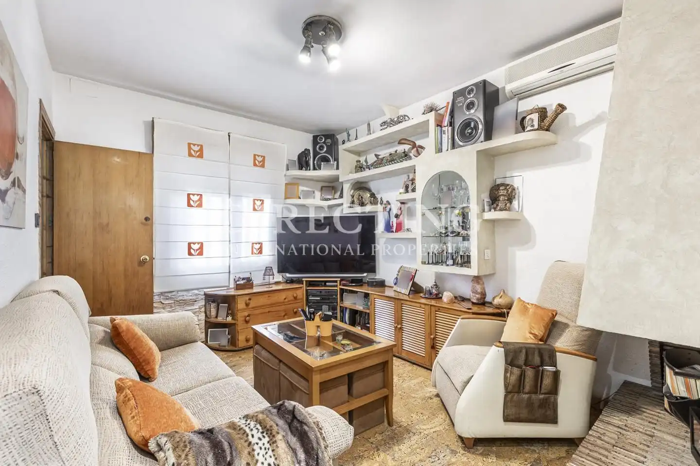 Sala d'estar de Casa o xalet en venda en Madrid amb Aire condicionat, Calefacció i Jardí privat