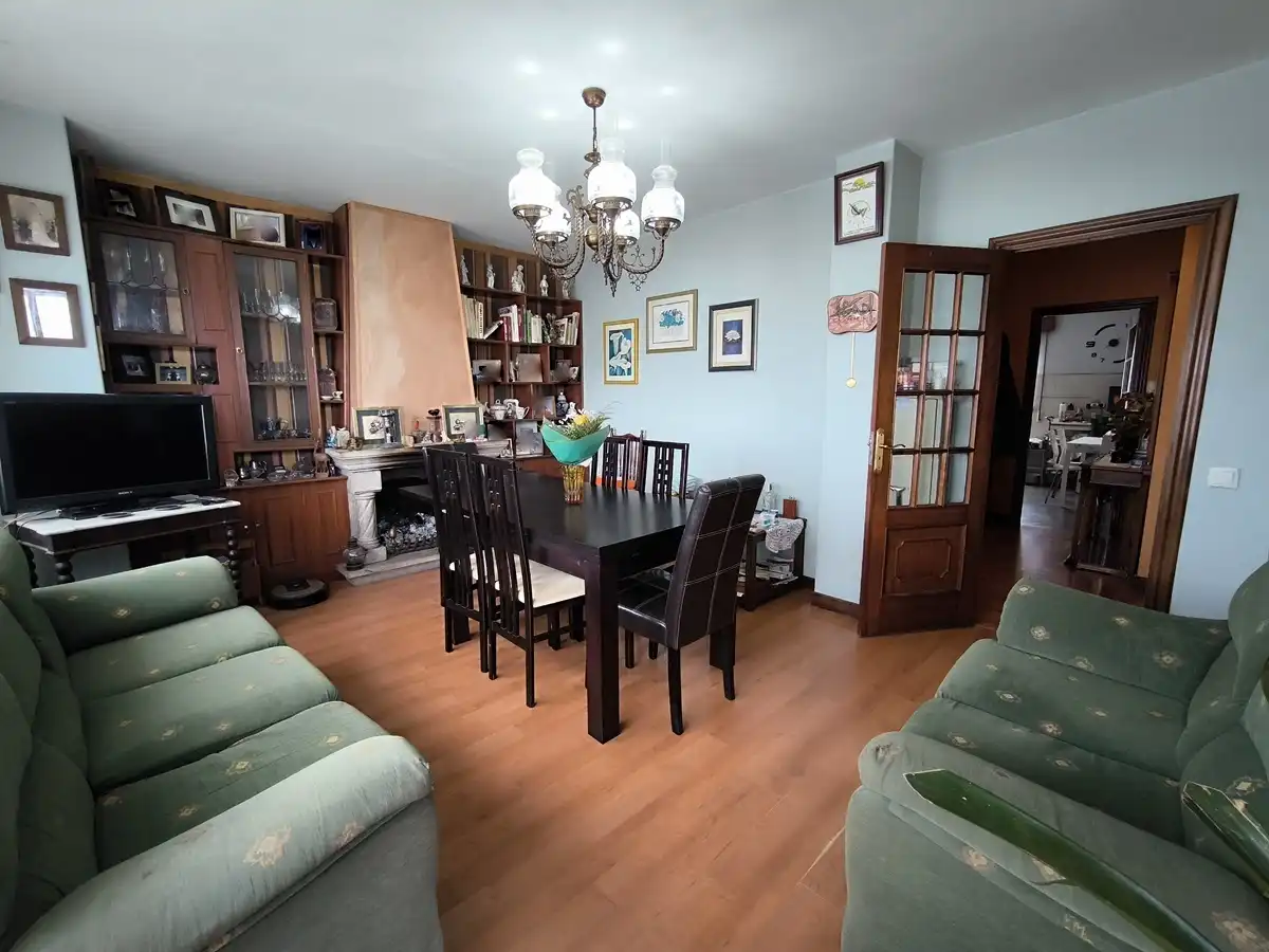 Esszimmer von Wohnung zum Verkauf in Vilagarcía de Arousa mit Heizung, Parkett und Abstellraum