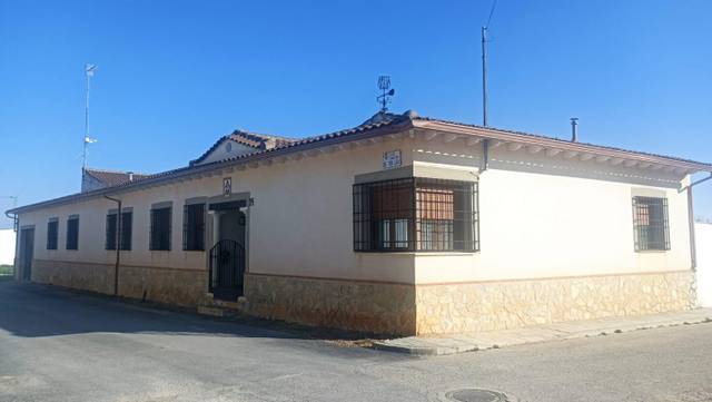 Casa-chalet en Venta en Caballero Del Verde Gabán, 14 en El Toboso