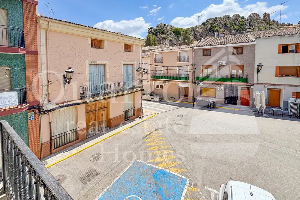 Vista exterior de Casa o xalet en venda en Ayora amb Calefacció, Terrassa i Traster