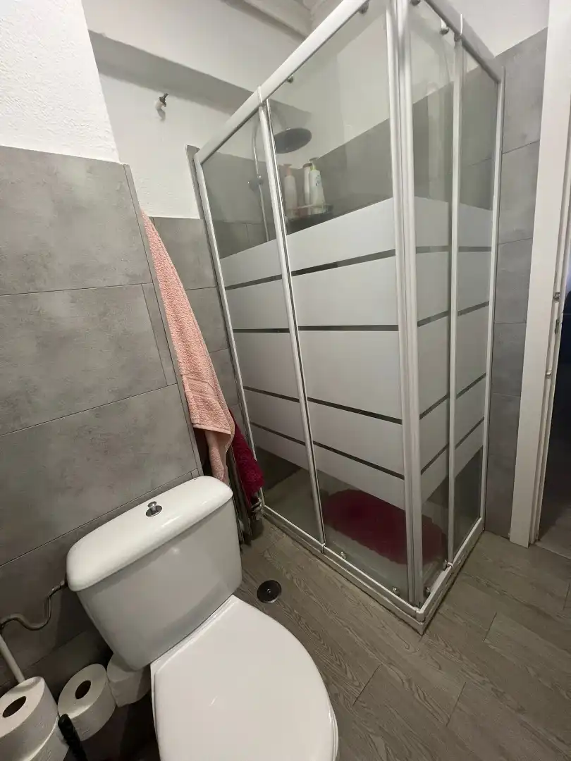 Bany de Pis de lloguer en Cuenca amb Calefacció, Terrassa i Moblat