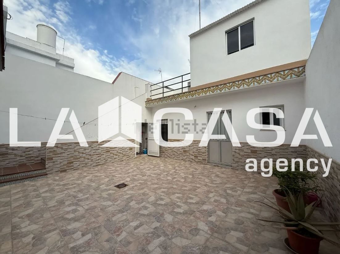 Exterior view of Planta baja for sale in Dos Hermanas  with Air Conditioner, Terrace and Storage room