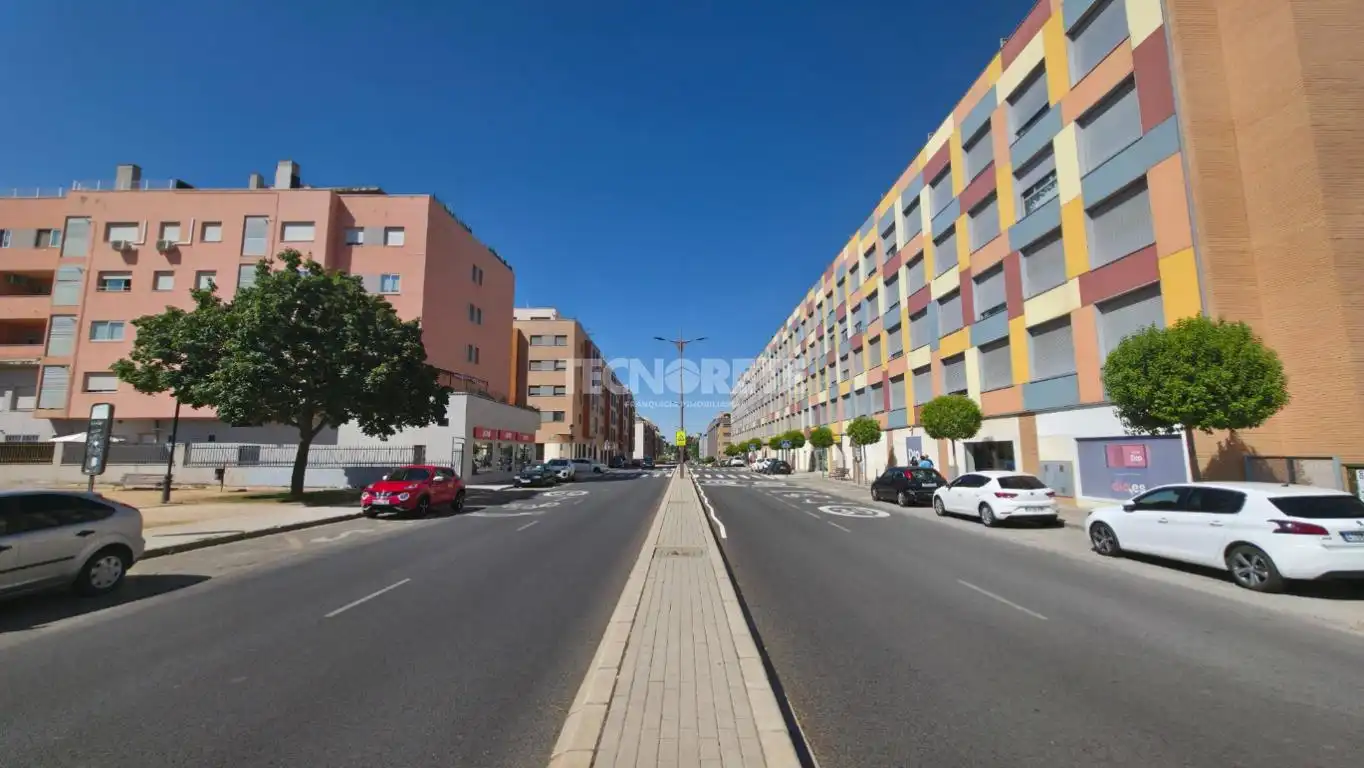 Vista exterior de Piso en venta en Guadalajara con Parquet y Piscina comunitaria