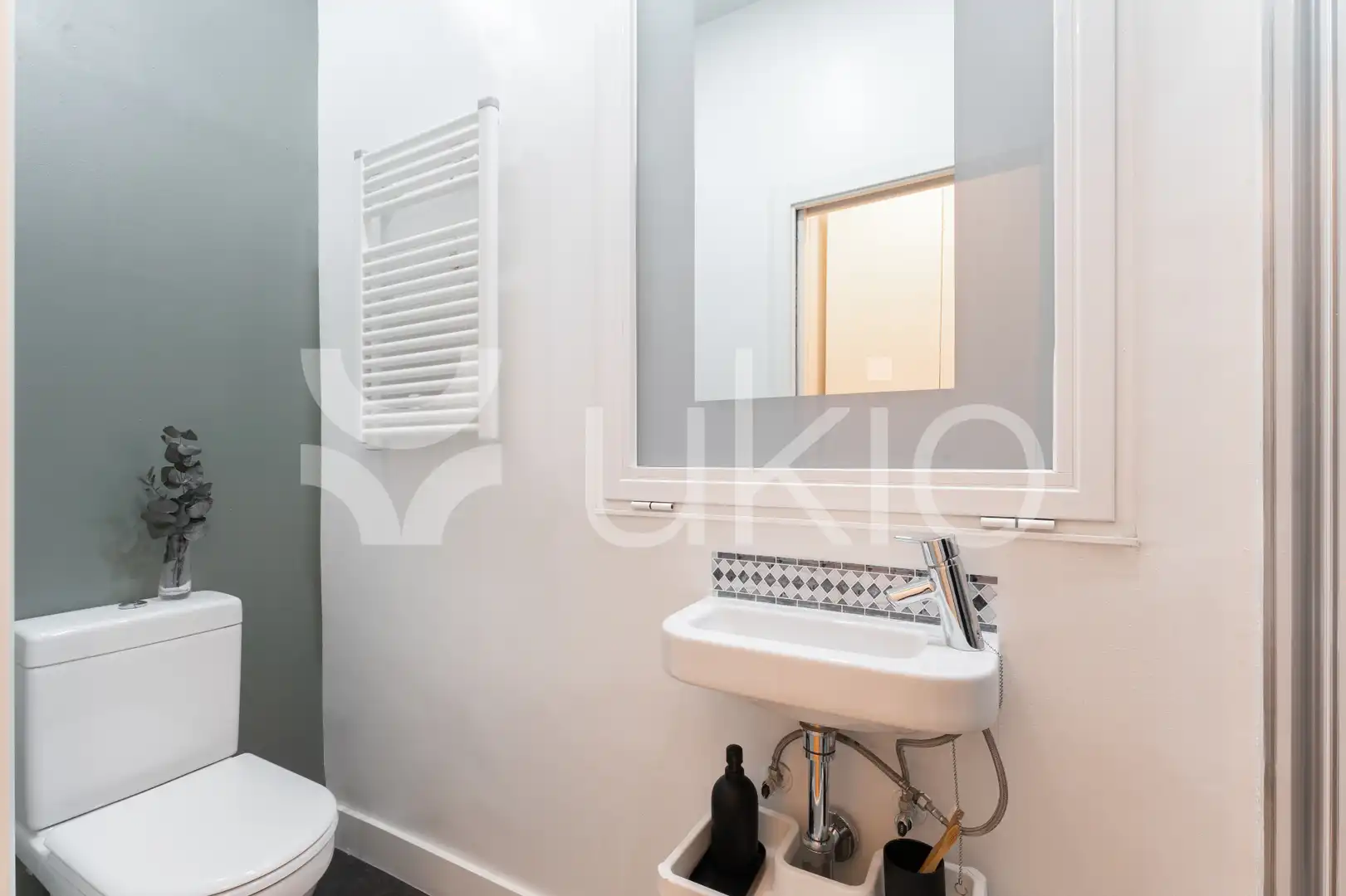 Bany de Apartament de lloguer en Madrid amb Aire condicionat, Calefacció i Moblat