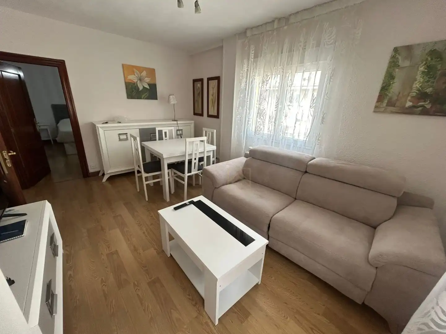 Sala d'estar de Pis de lloguer en Torrelavega  amb Calefacció