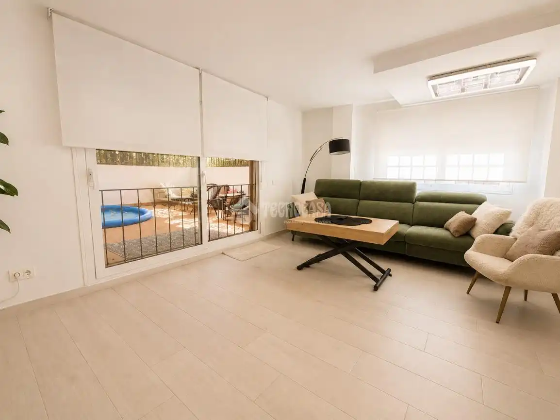 Living room of Flat for sale in San Martín de la Vega  with Air Conditioner, Private garden and Furnished