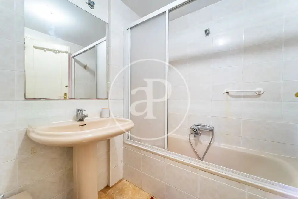 Bathroom of Flat for sale in Benidorm  with Heating and Furnished