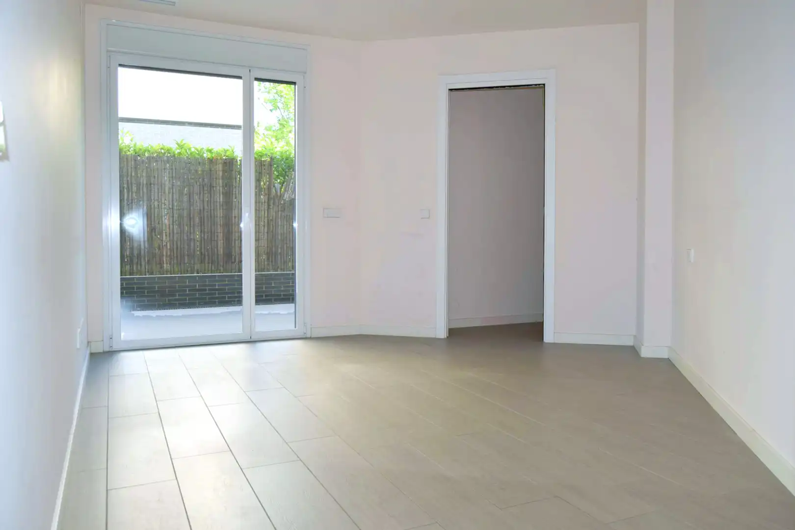 Sala d'estar de Planta baixa en venda en Sant Cugat del Vallès amb Aire condicionat, Calefacció i Jardí privat