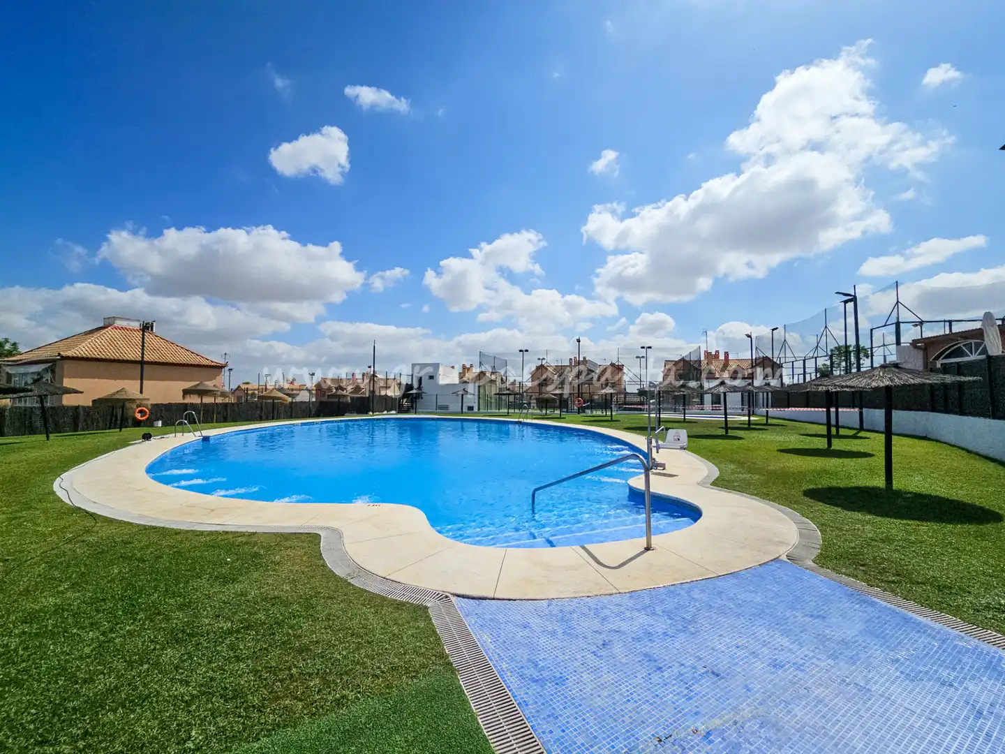 Swimming pool of Detached homes for sale in Espartinas  with Air Conditioner, Heating and Oven